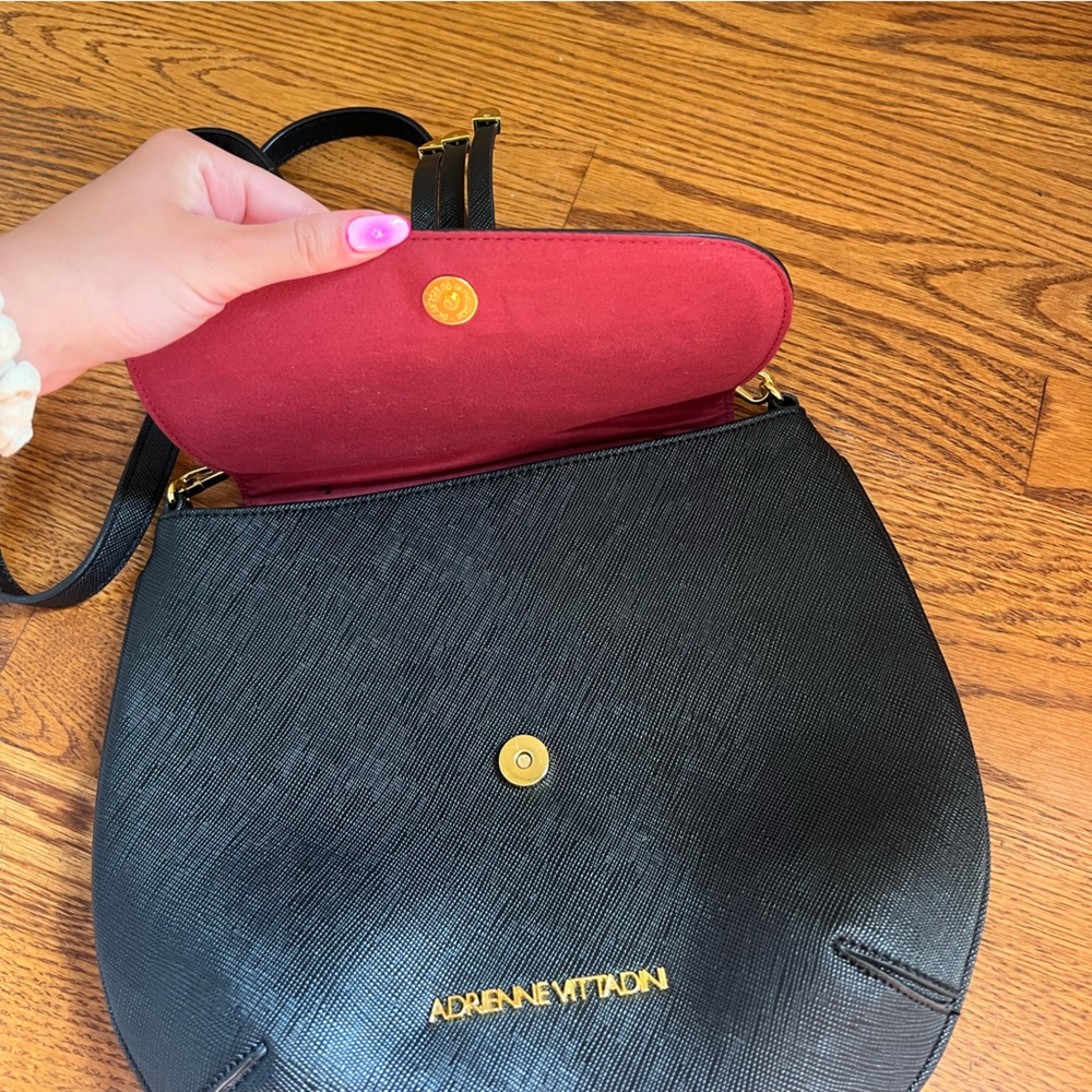 ▪️ADRIENNE VITTADINI: Women’s black crossbody purse w/tassel accent & snap▪️ - Picture 6 of 12